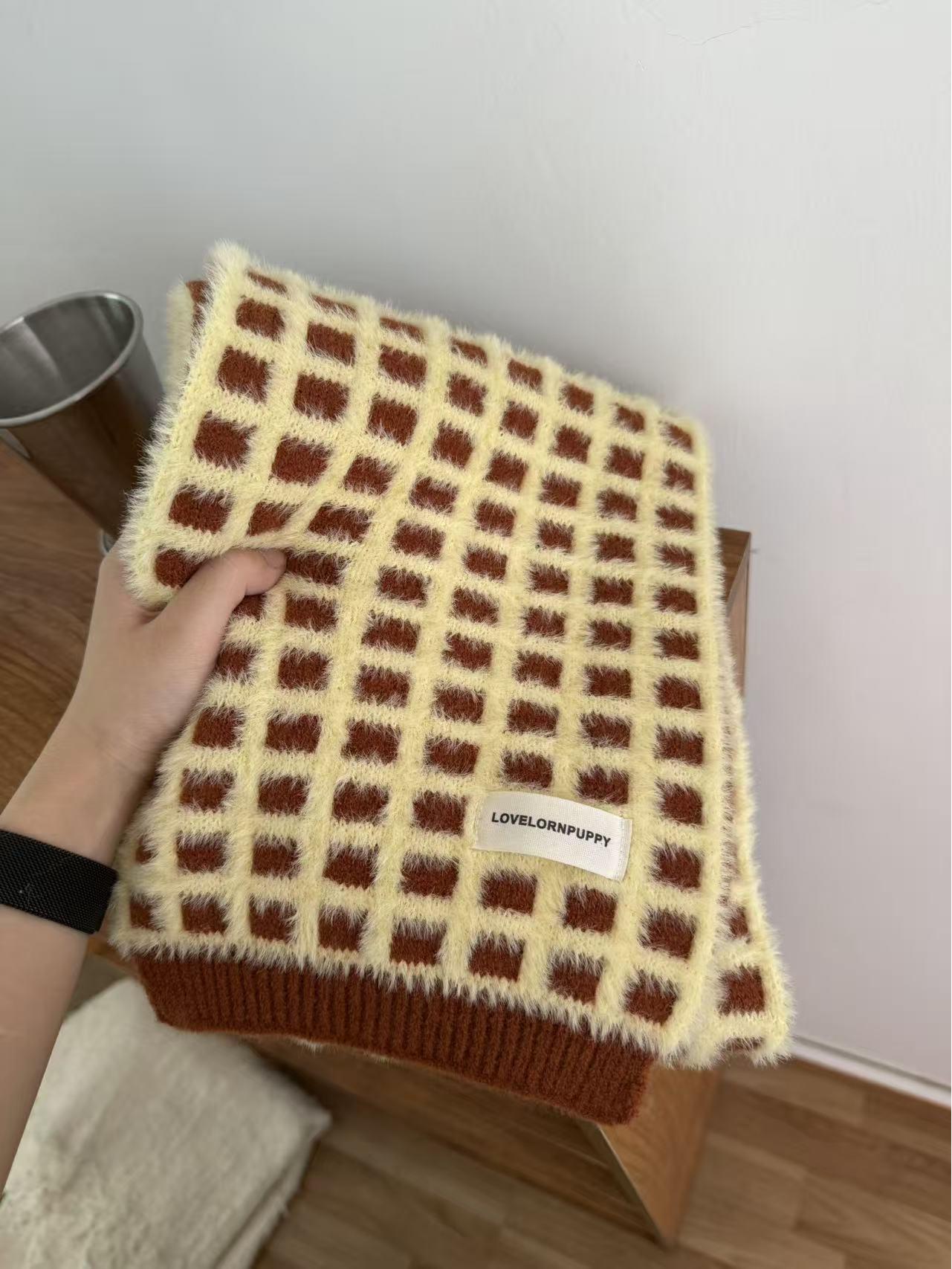 

Маленький клетчатый вязаный шарф - Мягкий, не линяет, с уютным ощущением для осени и зимы