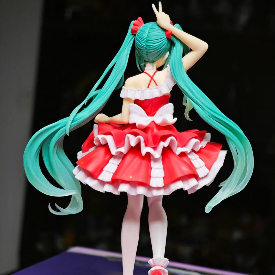 Anime New hatsune miku figure mini character ornaments kawai pink green hatsune table decoration for home adult toy kid birthday