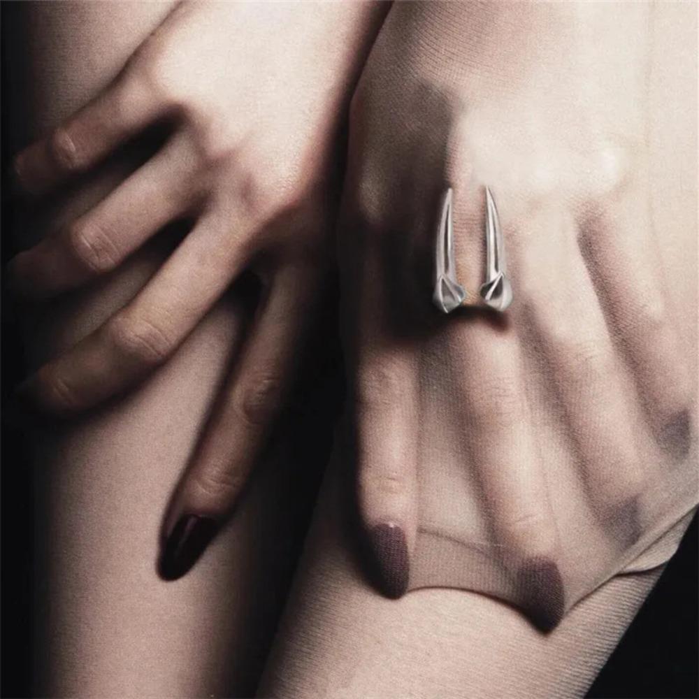 Punk Personality Sliver Color Geometric Bright Surface Spiny Beast Tooth Guard Adjustable Opening Rings for Men Hip Hop Jewelry