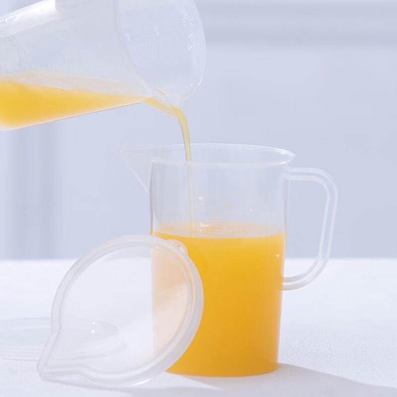 Plastic Measuring Cup with Lid