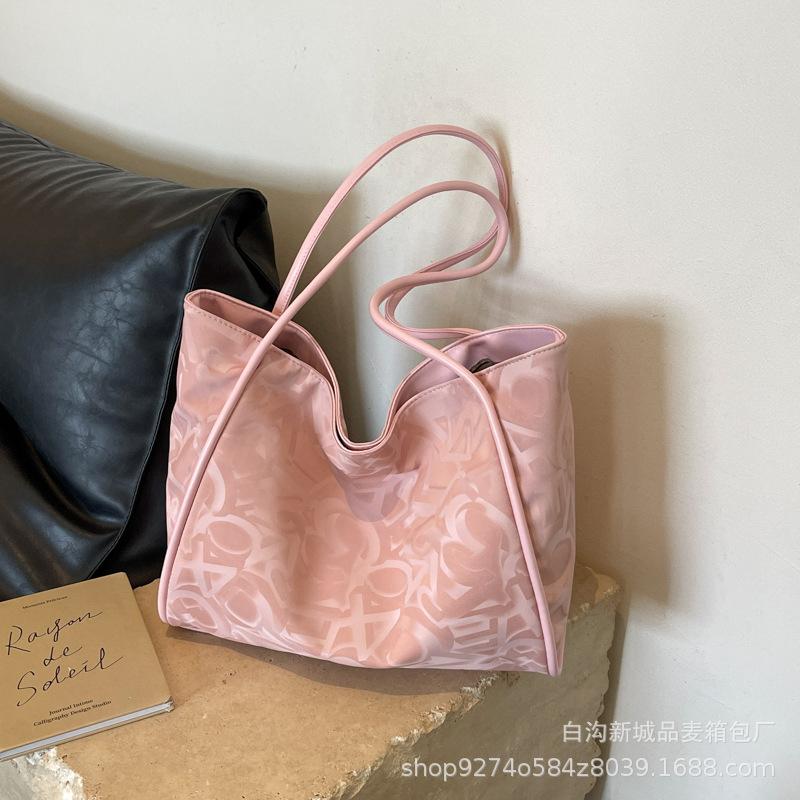 

Fashion popular big bag women s bag 2025 new trendy summer simple shoulder bag large capacity commuter tote big bag рожевий