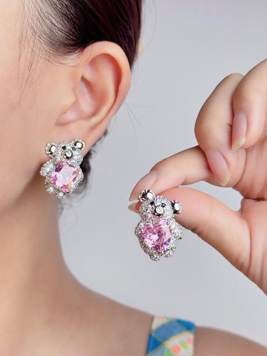

New light luxury simple love bear stud earrings female cold wind temperament sweet versatile earrings ear jewelry