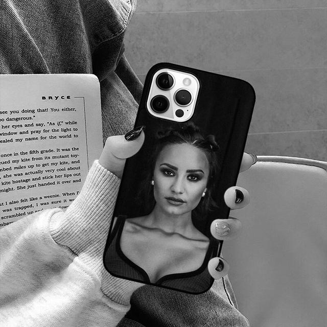 Demi Lovato Bildmalereien Handyhülle Rückseite für iPhone 17 Air 16e 15 14 13 11 12 Pro Max Plus Hülle Coque