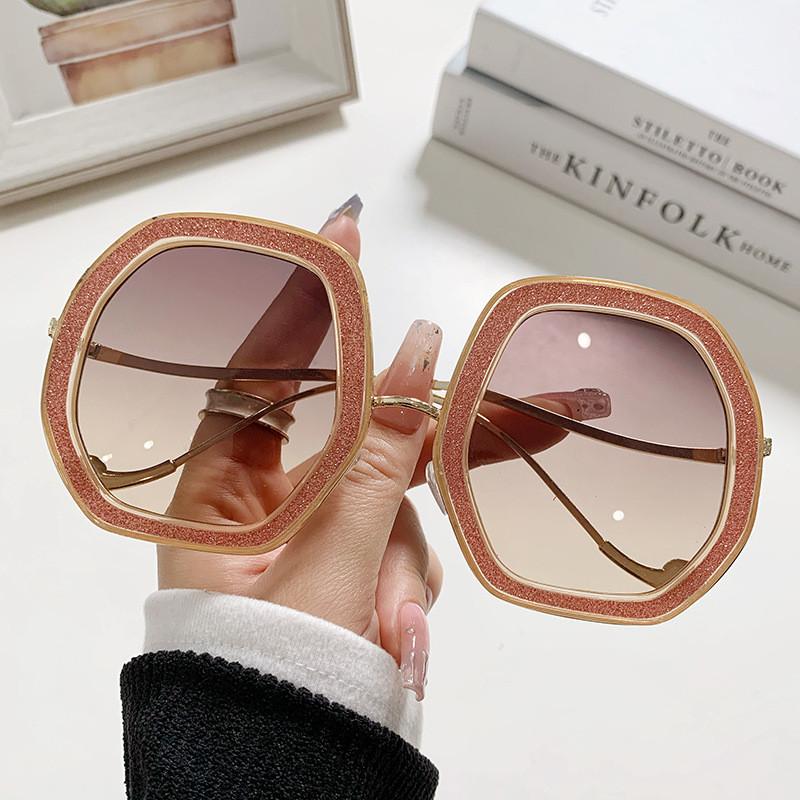 Unisex Stylish Square Sunglasses With Pc Lenses For Travel And Fashion Events