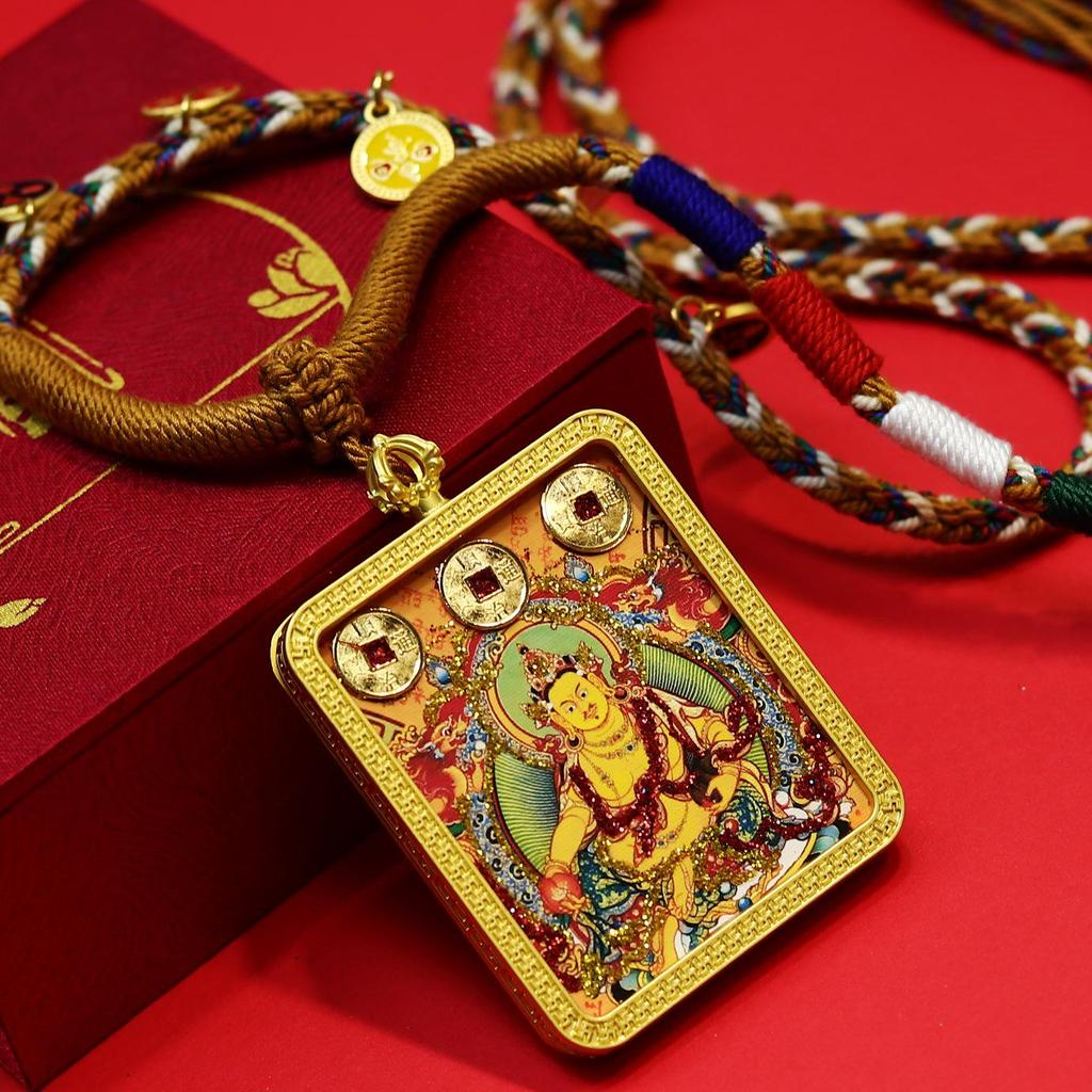 Tibetisches Thangka-Goldhalskette mit Münzanhänger mit den Fünf Kaisern und Gelbem Jambhala für Reichtum und Wohlstand.