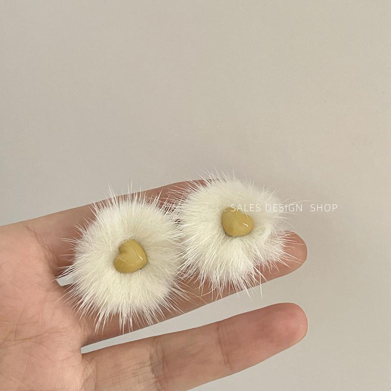 

Autumn/Winter Cute Pom-Pom Earrings for Girls: Gentle & Versatile Fashion Studs