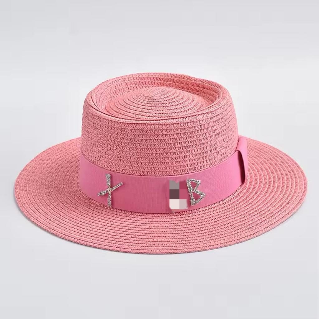 

Fashionable Metal XRB Letter Straw Hats for Women Summer Elegant Holidays Boater Hat Outdoor Beach Sun Hat One Size темно-рожевого кольору