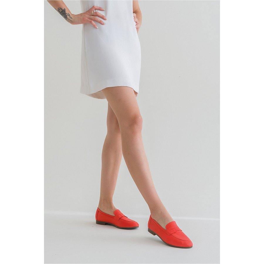 

Женская повседневная обувь из натуральной кожи