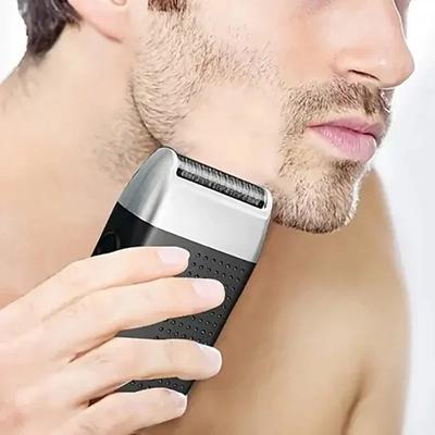 1 Barbeador Elétrico e Aparador de Barba Masculino - Cortador de Cabelo Portátil Recarregável por USB, Presente Ideal de Páscoa para Ele.