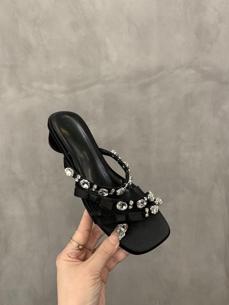 Coarse heel silver beautiful one-word slippers fairy shoes wear 2025 new summer French sandals rhinestone sandals