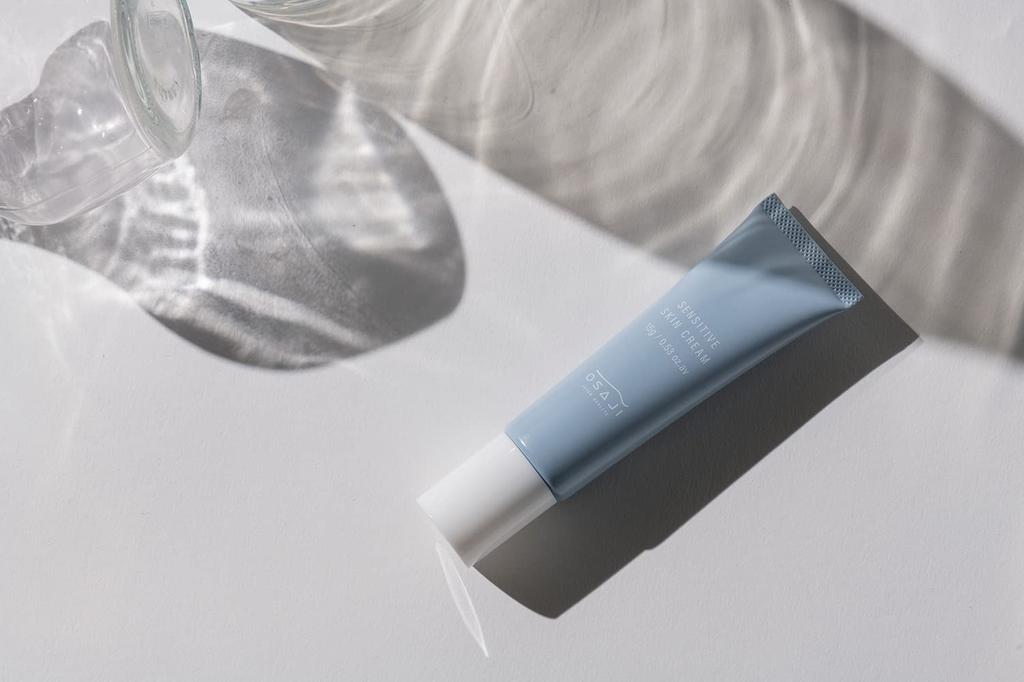 Osaji Sensitive Skin Trial Set je řada péče o pleť navržená k prevenci suchosti a citlivosti, která co nejvíce eliminuje dráždivé složky jako čisticí pleťové mléko.