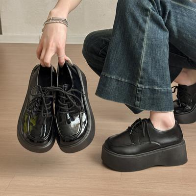 Schwarze vielseitige Retro-Plateau-Lederschuhe im britischen Stil für Damen 2025 neu Sommer französische erhöhende runde Zehen Einzel-Schuhe
