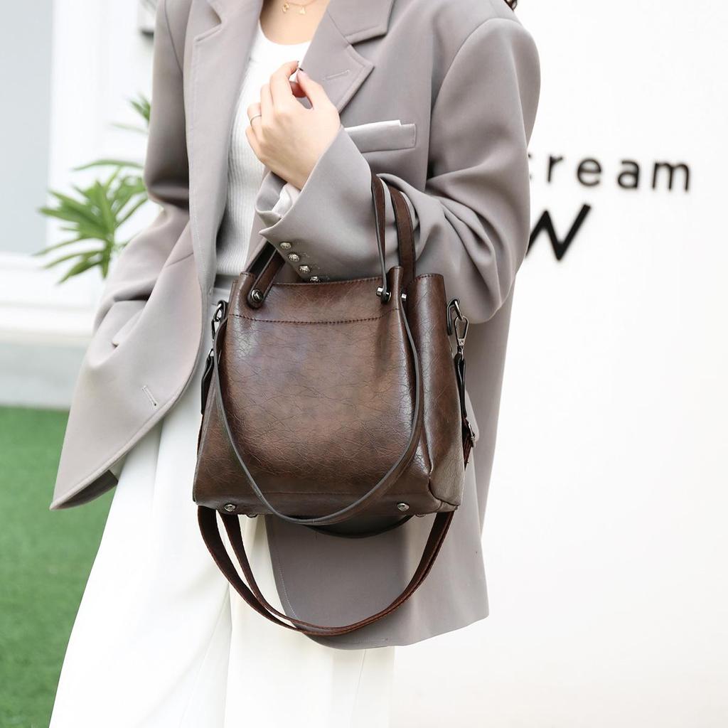 High-End Versatile Retro Women's Large Capacity Bucket Handbag - Winter Style Single Shoulder Crossbody