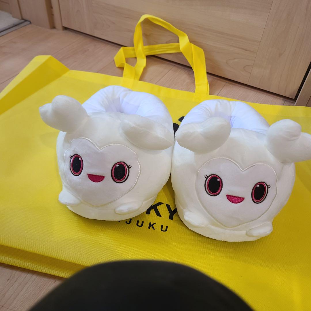 

[USED] GiGO Exclusive TWICE LOVELYS Plush Slippers Dahyun Lovely