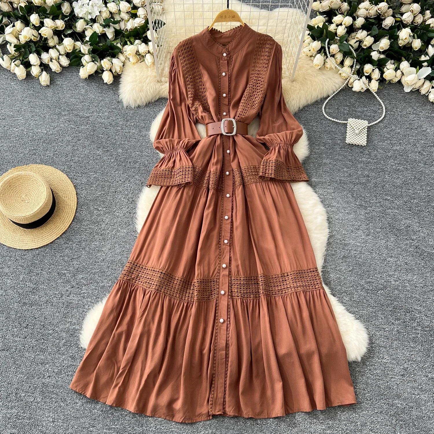 

Шикарне мереживне приталене плаття з коміром-стійкою, довгими рукавами, поєднане, на один ґудзик. Вуличний вінтажний вечірній жіночий осінньо-зимовий одяг. One Size кавовий