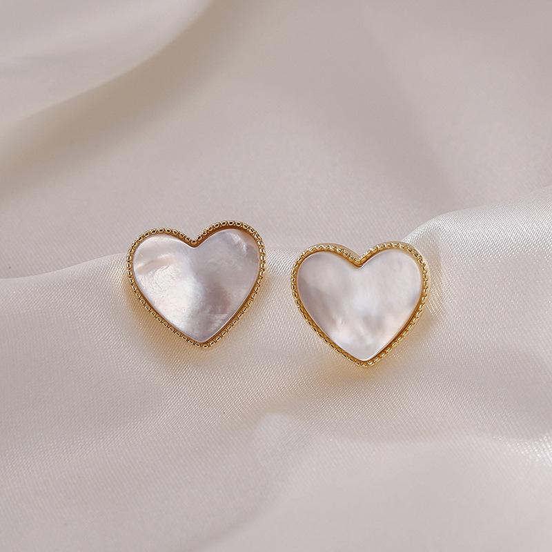 White Fritillary High-end Stud Earrings, Heart-shaped Love Earrings, New Trendy Summer Temperament Earrings