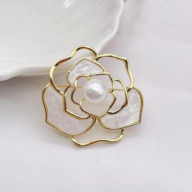 Elegant Pearl Brooch for Women's Suits - High-End Jewelry Pin