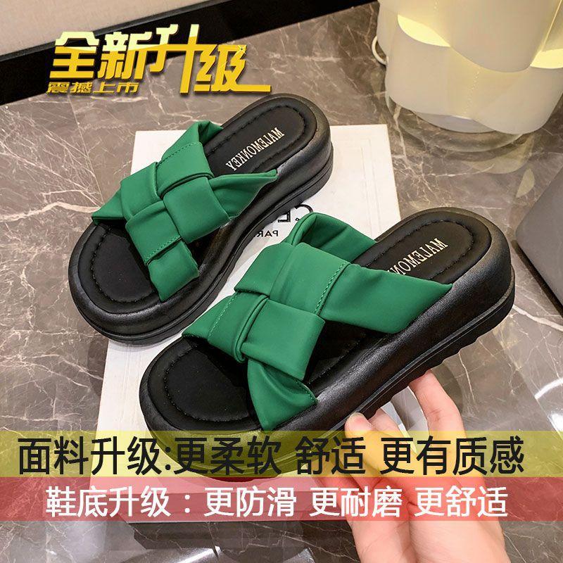 

Beach one-word slippers women s summer wear 2025 versatile French thick-soled cool slippers high-end fashion sandals 40