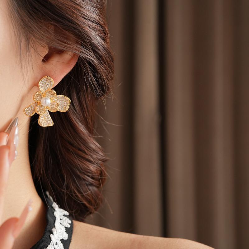 Silver Needle Zircon Flower Pearl Stud Earrings Exquisite Light Luxury High-end Earrings Niche White Versatile Earrings