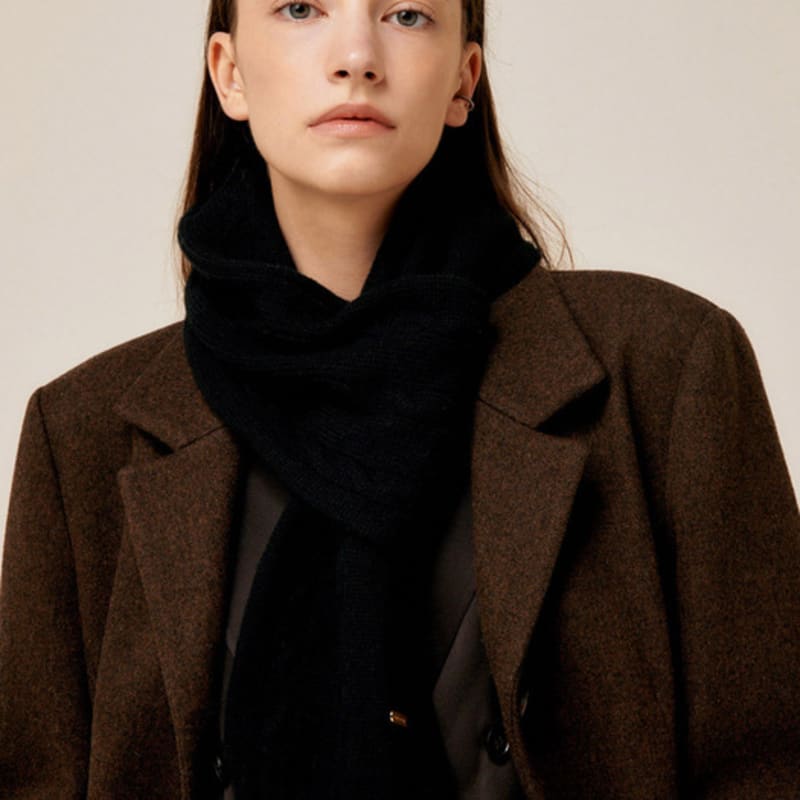 

Saint Luxure Cable Loop Muffler Black free