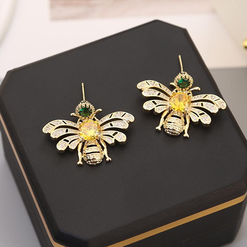 

Серьги с цирконами и пчелами. Женские изысканные легкие роскошные серьги высокого класса. Модные темпераментные универсальные серьги. 18K