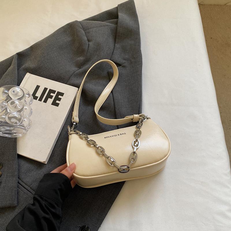 Super fire small bag women's retro versatile 2025 new fashion shoulder messenger bag women's popular underarm small square bag