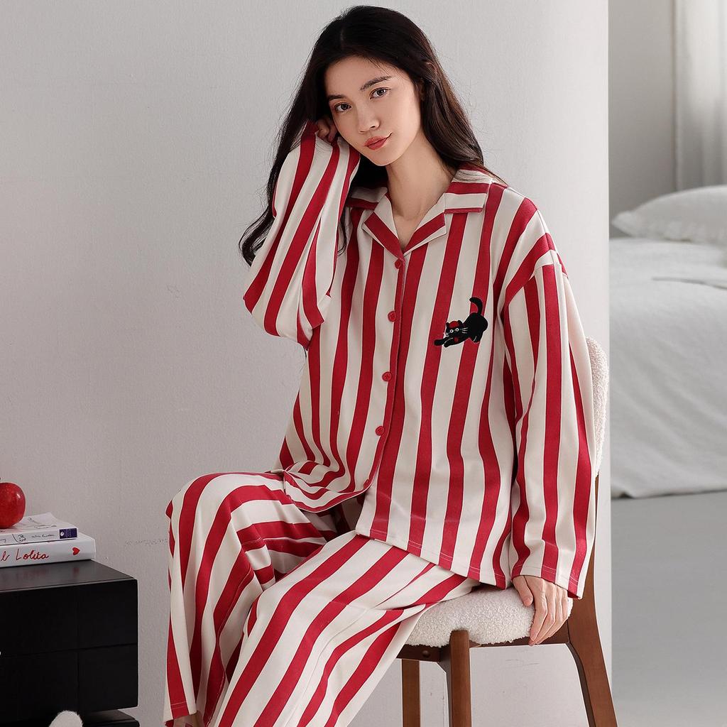 Winter Velvet Women's Pajama Set: Long Sleeve, Turn-Down Collar, Thickened for Home or Casual Outings.