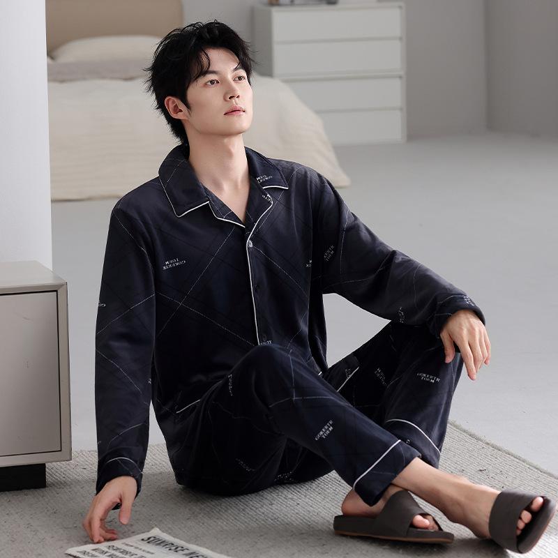 Herren-Pyjama aus dickem Fleece für Herbst und Winter, hält warm, ideal als Loungewear im Winter.