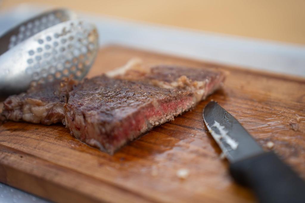 The More You Use It, the Better It Gets. Made In Japan, This Hard-tempered Iron Frying Pan (24.5cm) Is Perfect for Outdoor and Camping Use.