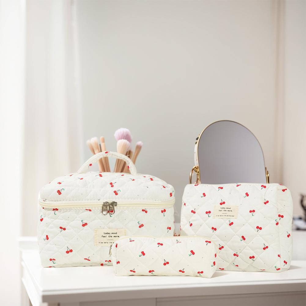 Women Quilted Makeup Bag Cosmetic Organizer Bag Large Capacity Aesthetic Cosmetic Bag Cherry Pattern Cute Toiletry Bag