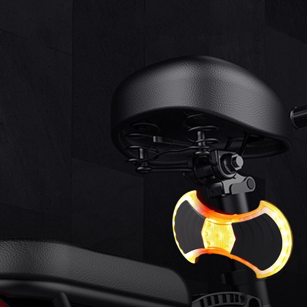 Feu Arrière Intelligent pour Vélo avec Clignotants Rechargeable Télécommande Sans Fil Feu Arrière de Vélo Avertissement de Sécurité pour le Cyclisme