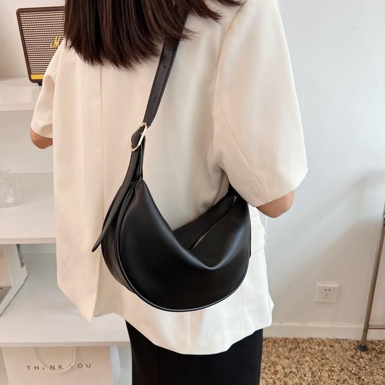 Stylish Large Capacity Shoulder Bag For Women In Trendy Colors Perfect For Daily Use