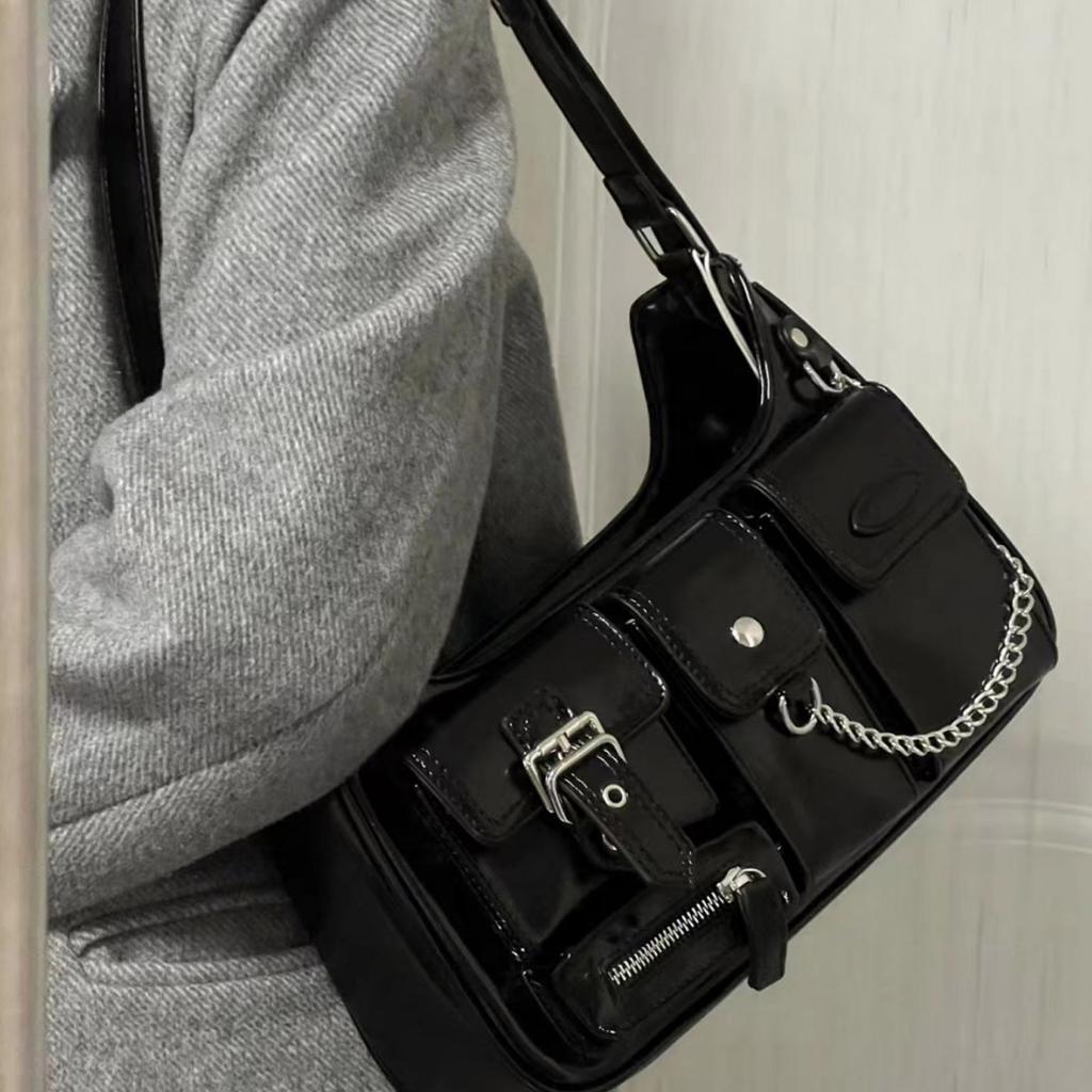 Fashionable Motorcycle Bag with Multiple Pockets Adjustable Shoulder Strap Suitable for Professionals and Traveler