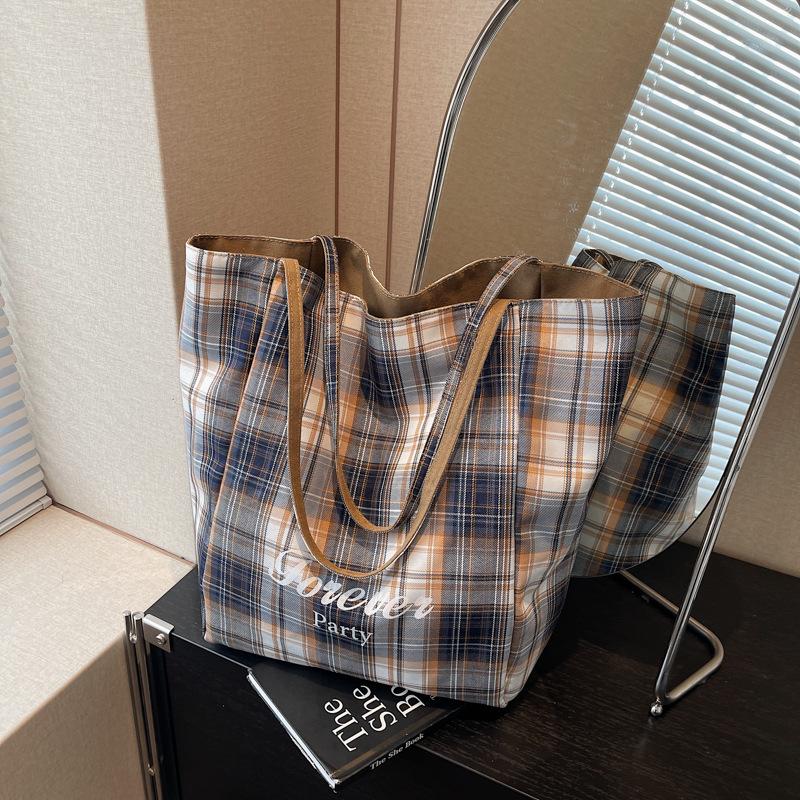 Large-capacity bag women's new autumn and winter college style plaid shoulder bag double-sided class commuter bag