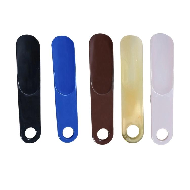 Ergonomic Handle Shoehorn 15cm Plastic Shoehorn Light Weight Portable Plastic Shoe Horn for Elderly Pregnant Women Kids