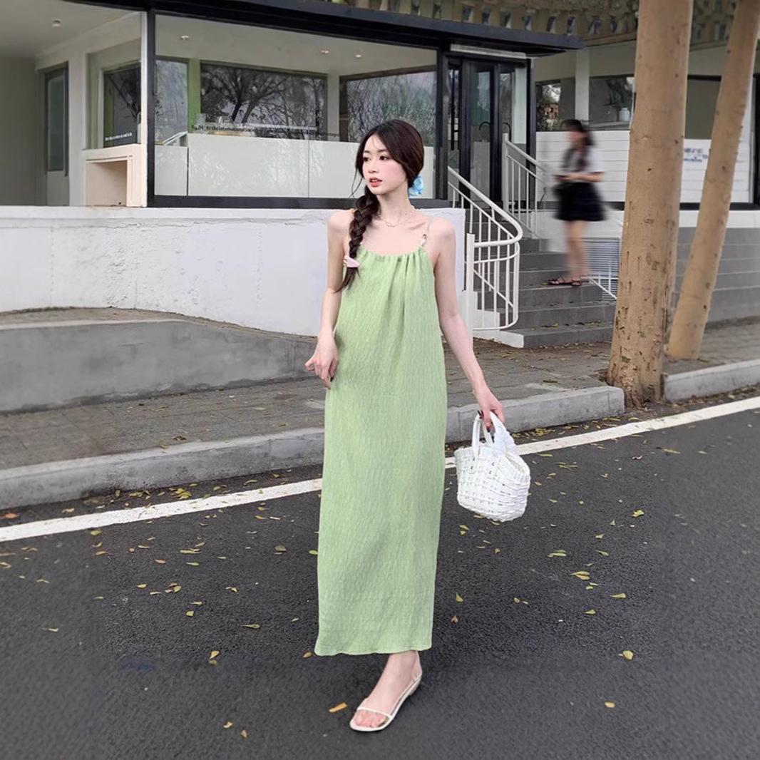 

Летнее женское свободное платье миди зеленого цвета на тонких бретельках, стройнящее XL светло-зеленый