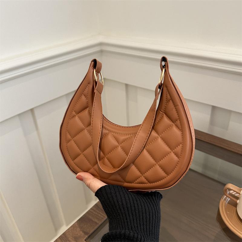 This year's popular fashion diamond shoulder bag women's 2024 autumn new versatile ins armpit bag Korean version of crescent women