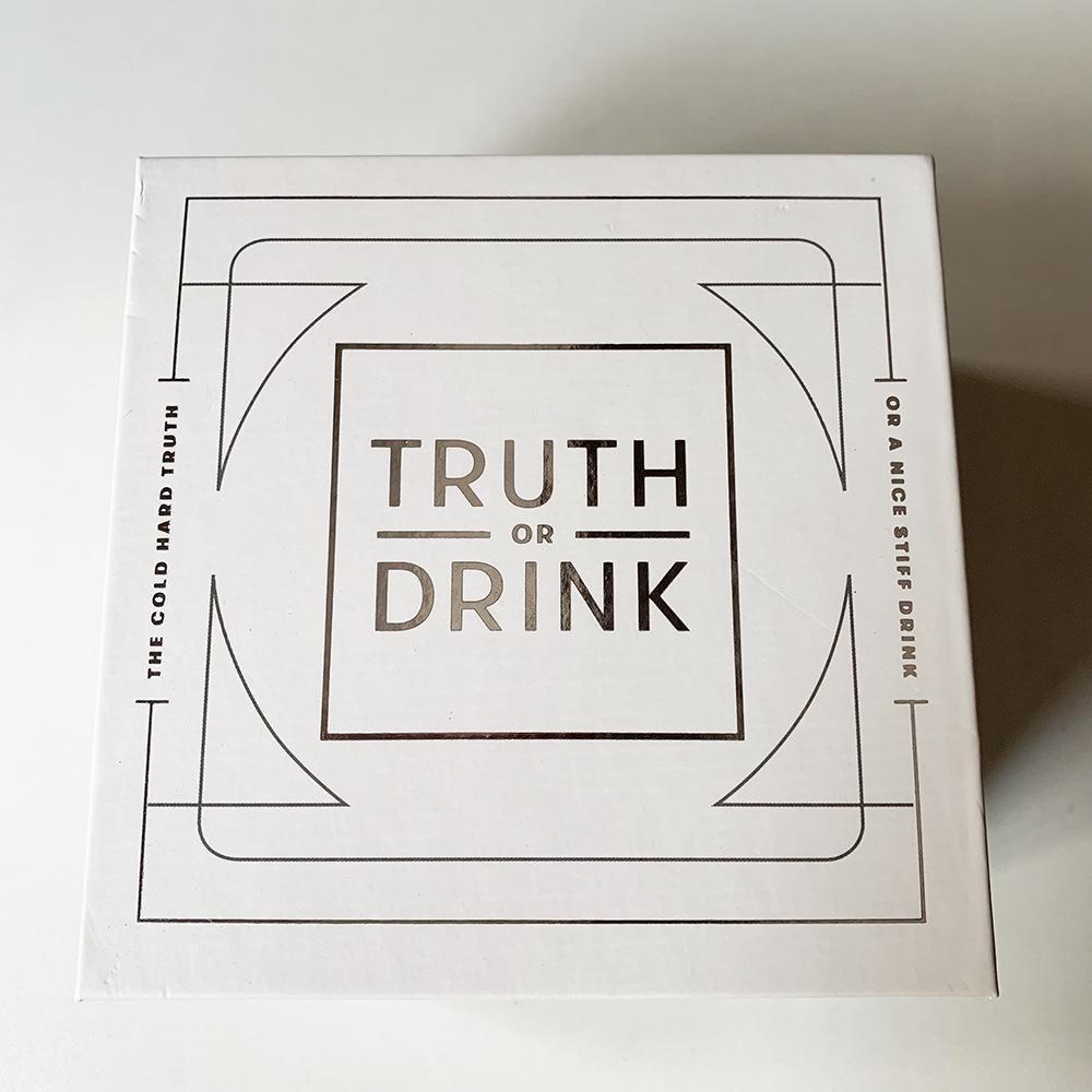 Joc de cărți Adevăr sau băutură cu Cut, dezlănțuiește-ți secretul cu întrebări hilare și personale, faimos joc de rețele sociale pentru petreceri și noapte de jocuri