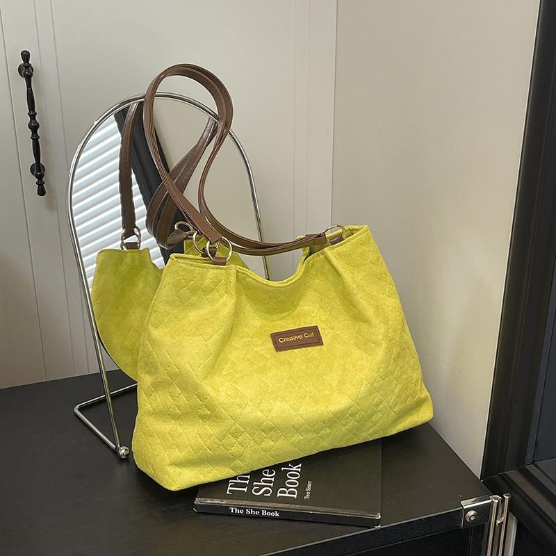 

Осень и зима новая сумка под мышкой женская модная универсальная сумка-тоут большой вместимости простая通勤 женская портативная сумка через плечо желто-зеленый