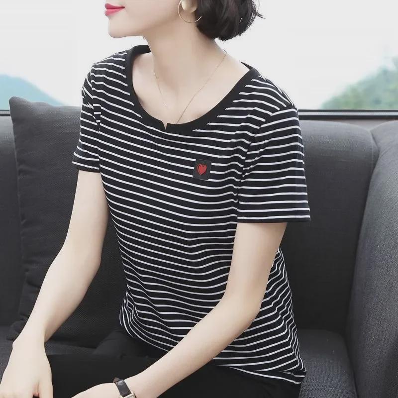 Women's Korean Striped Loose-Fit Summer Top - Casual and Versatile Short Sleeve T-Shirt for Middle-Aged Moms