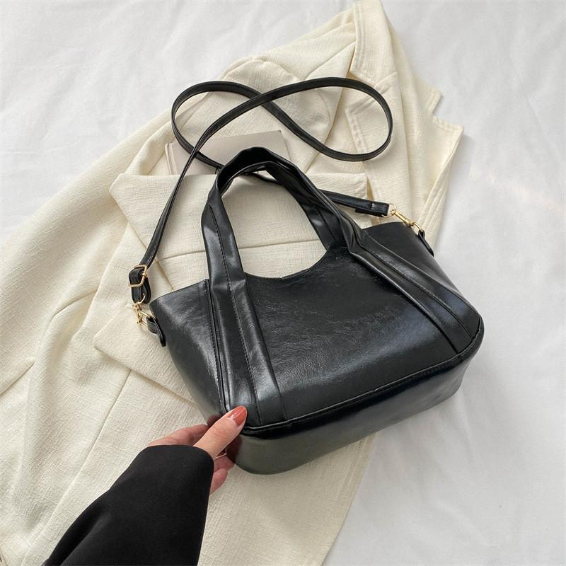 Fashionable Large Capacity Bucket Bag For Women In Trendy Street Style Pu Material