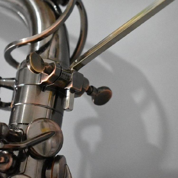 Profesjonalny Uchwyt na Telefon do Saksofonu ze Wzmocnionymi Złączami do Stabilnego Użytku Scenicznego