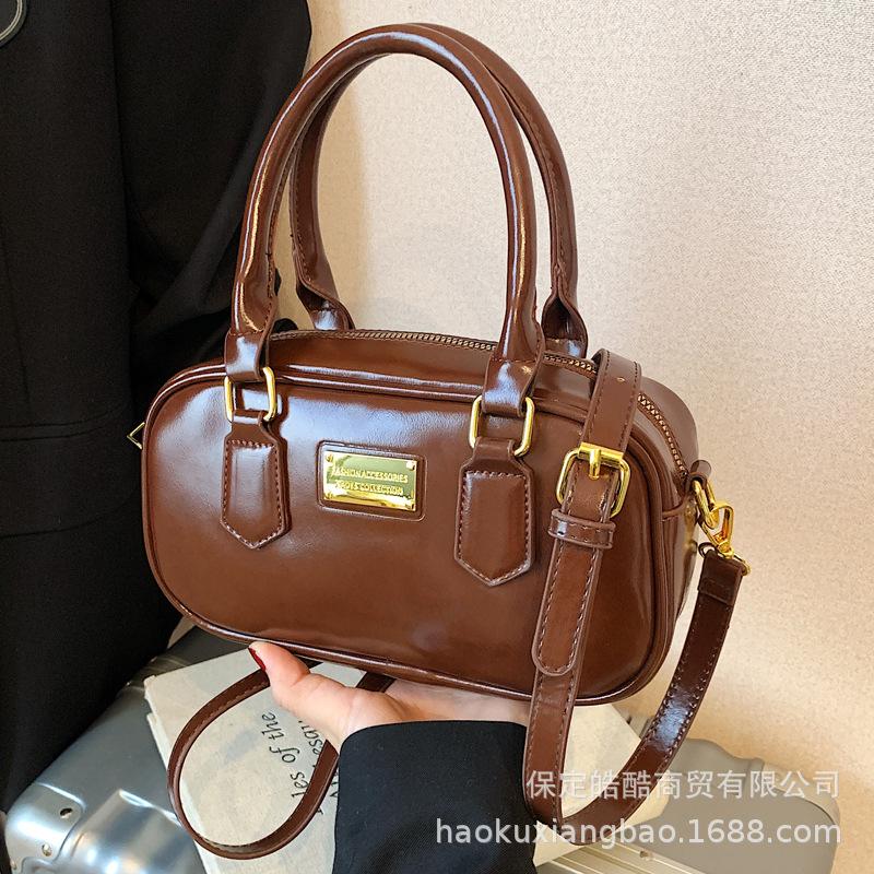 Retro portable bowling bag women's 2025 new spring and summer shoulder messenger bag high-end versatile small square bag