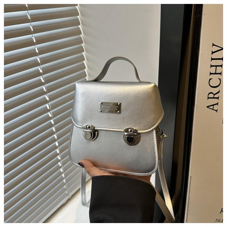 Vintage College Diagonal Span Bag Women's 2025 New High-end Portable Small Square Bag Student Commuting Shoulder Messenger Bag