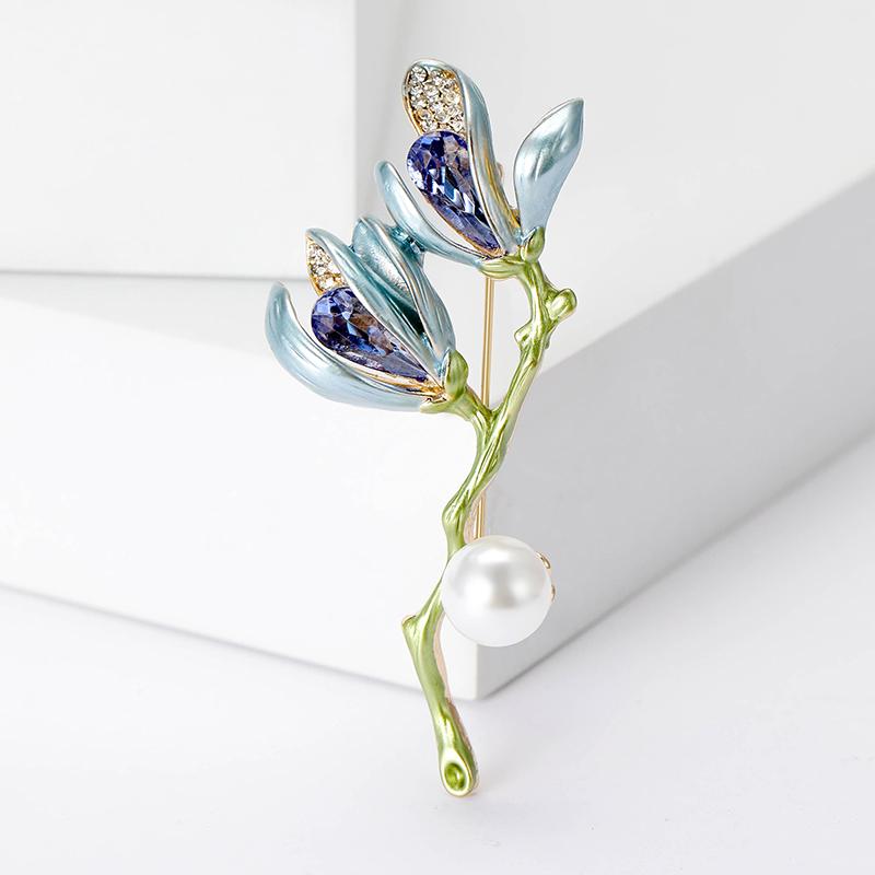 Cute Pearl Rhinestone Inlaid Magnolia Flower Pins Brooch Trendy Metal Enamel Lapel Pin Suit Clothing Accessory Ornament Gift