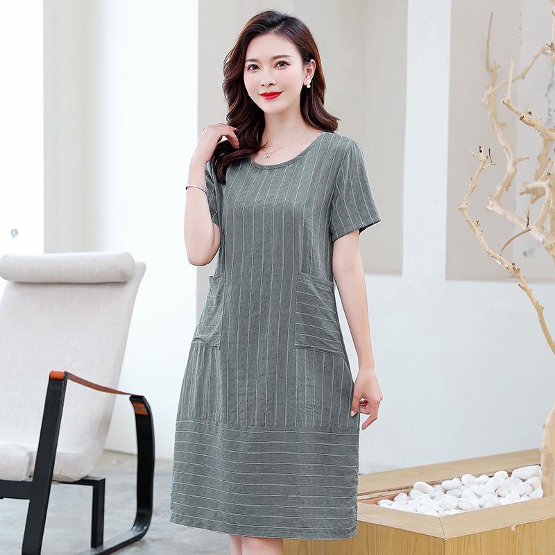 

Women s Mid-Length Striped Jacquard Dress – Short-Sleeved, Loose, Plus-Size, Slimming Casual Attire for Middle-Aged Moms 2XL