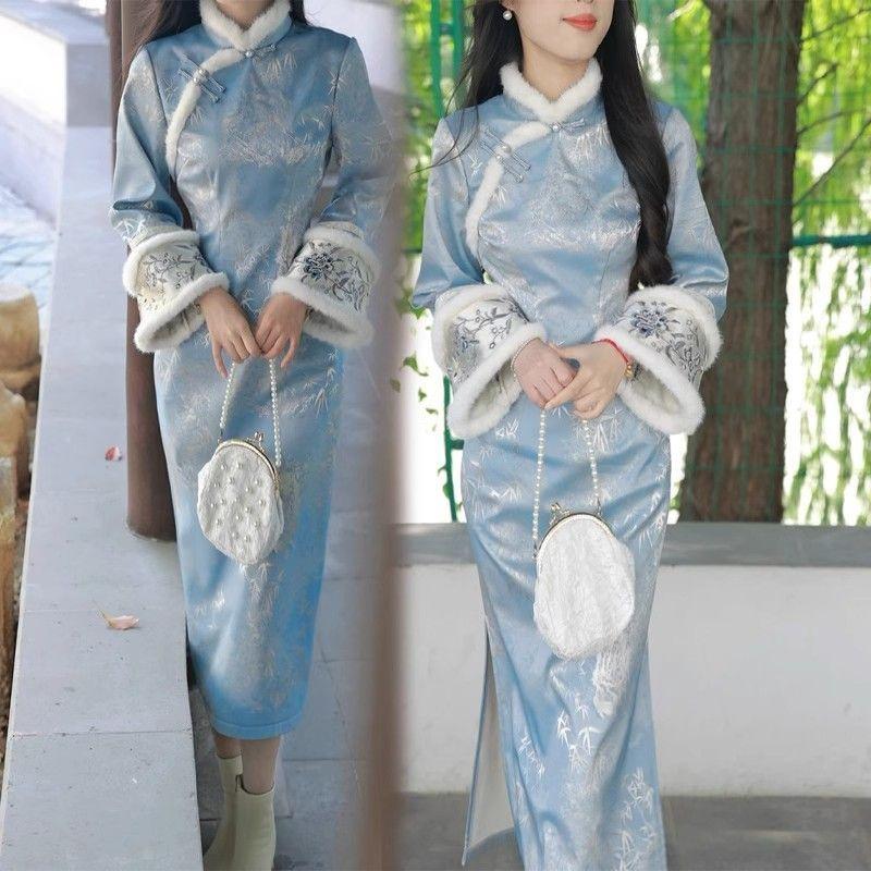 2026 Winter Blue Lady Plush Collar Velvet Qipao with Wide Sleeves