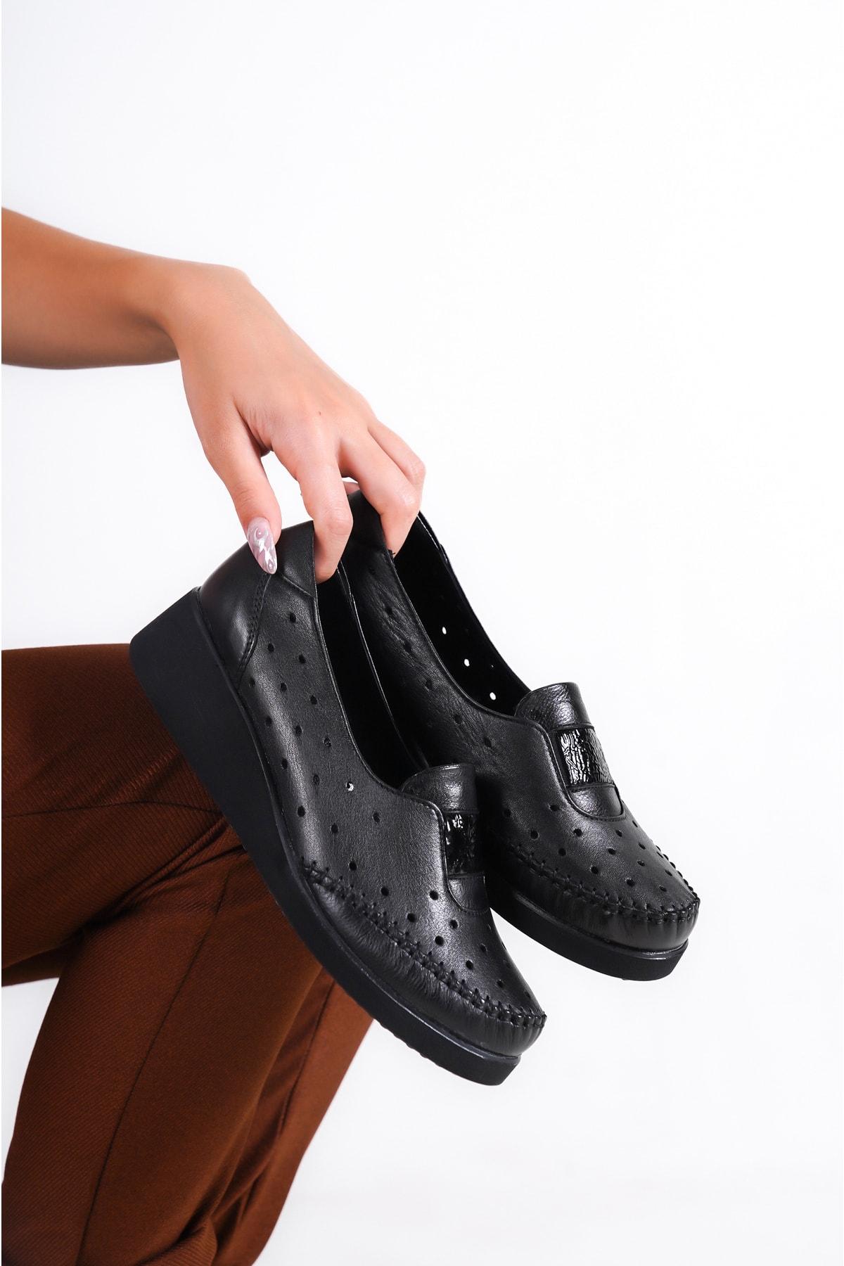 

Черная повседневная обувь из натуральной кожи