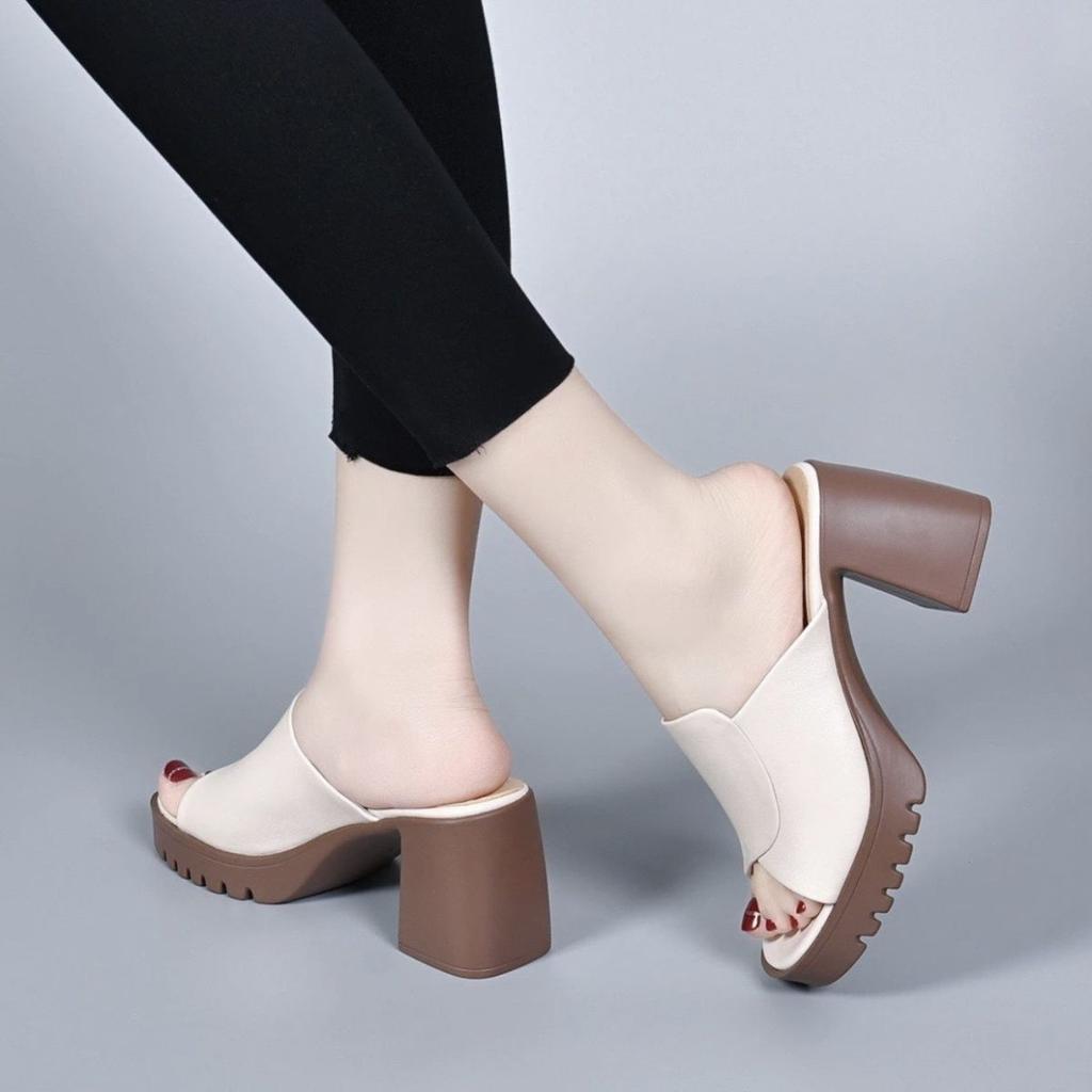 Fashion Women's Slippers And Ladies Sandals Heeled Round Toe Fish Slides Leather Shoes Job Casual Designer Luxury Luxury Clappers Pvc 39