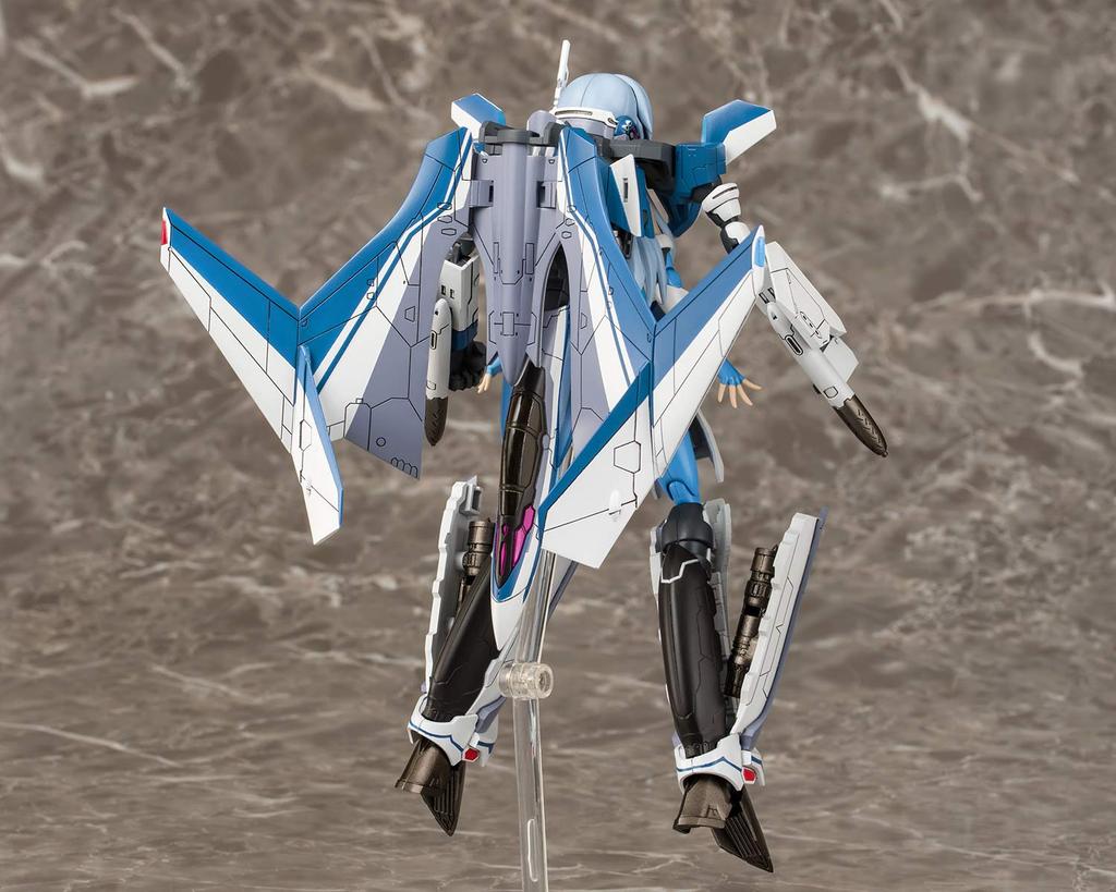 Aoshima Bunka Kyozai VFG Macross Delta approximately 155mm plastic model kit production run for the initial VF-31J Siegfried, tall, pre-colored MC-01